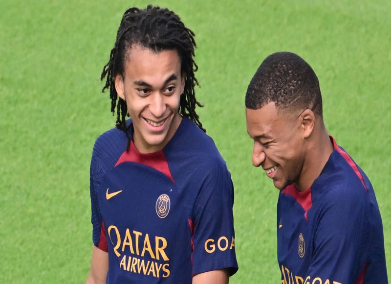 Em trai Mbappé - Một tài năng trẻ đầy hứa hẹn?